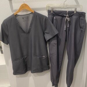 Figs Charcoal Scrub Ensemble